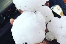 In Australia, Freak Hailstorm In Spring Causes Heavy Damage Miracle Of Nature: ਕੁਦਰਤ ਦਾ ਕ੍ਰਿਸ਼ਮਾ! ਹਨੇਰੀ-ਤੂਫਾਨ ਦੇ ਨਾਲ ਹੀ ਅਸਮਾਨੋਂ ਡਿੱਗਣ ਲੱਗੇ ਵੱਡੇ-ਵੱਡੇ ਪੱਥਰ, ਵੇਖਦਿਆਂ-ਵੇਖਦਿਆਂ ਹੀ ਗੱਡੀਆਂ ਹੋਈਆਂ ਤਬਾਹ