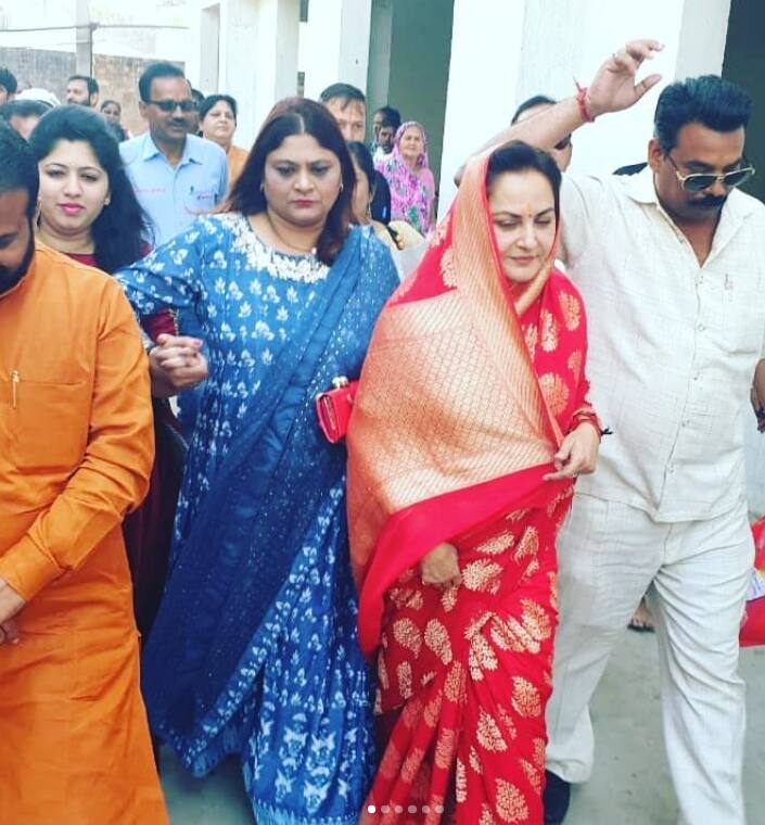 जया प्रदा के पास 18.65 करोड़ की कुल अचल संपत्ति है. जया प्रदा पर कर्जा भी है. वह तकरीबन 1.55 करोड़ रुपये के कर्ज में डूबी हैं.