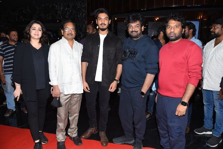 (Photo Courtesy: PuriConnects Instagram) రొమాంటిక్ ప్రీమియర్ షో ఈవెంట్ లో పూరి జగన్నాథ్, ఛార్మి