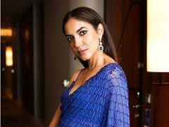 Ritu Varma Photos: నీలి నీలి ముత్యమల్లే కనిపిస్తున్నావో... నింగిలోని జాబిలల్లే అనిపిస్తున్నావో