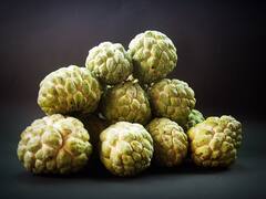 Custard Apple: શિયાળામાં સીતાફળનું સેવન કરવાથી એક નહીં અનેક થાય છે ફાયદા