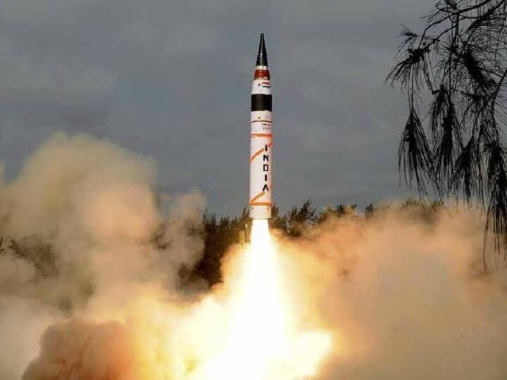 India successfully test-fires surface-to-surface ballistic missile Agni-5: Officials Agni-5 Missile Launch: అగ్ని-5 బాలిస్టిక్ క్షిపణి ప్రయోగం సక్సెస్.. చైనాలోని ప్రధాన ప్రాంతాలను ఛేదించగల మిస్సైల్!