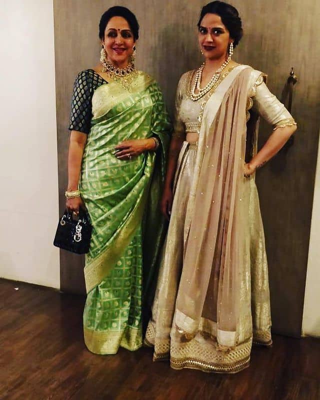 हेमा मालिनी ने इससे पहले 2014 में लोकसभा चुनाव के दौरान भी अपनी संपत्ति की ब्यौरा दिया था. इसके अनुसार उस समय उनकी प्रॉपर्टी 178 करोड़ की थी. इस हिसाब से 2014 से 2019 के बीच यानी पांच सालों के दरम्यान हेमा मालिनी और उनके पति धर्मेंद्र की कुल संपत्ति में तकरीबन 71 करोड़ रुपए का इजाफा हुआ था. (इमेज क्रेडिट- इंस्टाग्राम)