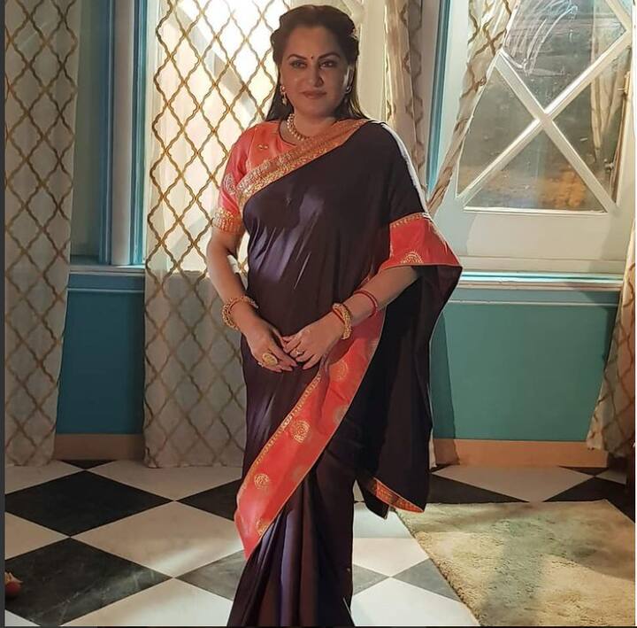 जया प्रदा के पास अचल संपत्ति भी है. गुड़गांव, चेन्नई, मुंबई, हैदराबाद समेत कई शहरों में उनके पास मकान है. हल्फनामें के अनुसार जया प्रदा के पास दो किलोग्राम सोना और डेढ़ किलोग्राम चांदी है.