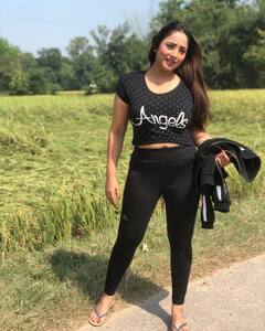 शादीशुदा न होने के बावजूद मांग में सिंदूर भरने वाली भोजपुरी अभिनेत्री रानी चटर्जी का स्टाइल स्टेटमेंट है खास, देखें तस्वीरें