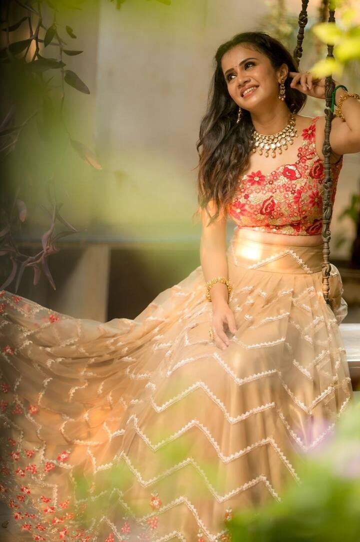 அவரது நிகழ்ச்சிகள் பலரால் ஆர்வமாக பார்க்கப்படுகிறது