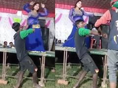 Ballia: बार बाला के साथ तमंचे पर डिस्को पड़ा महंगा, पुलिस की हिरासत में आरोपी