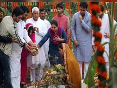 Chhath Pooja 2021: पत्नी राबड़ी देवी के साथ छठ पर्व को बहुत धूमधाम से मनाते हैं Lalu Prasad Yadav, देखें सेलिब्रेशन की पुरानी तस्वीरें