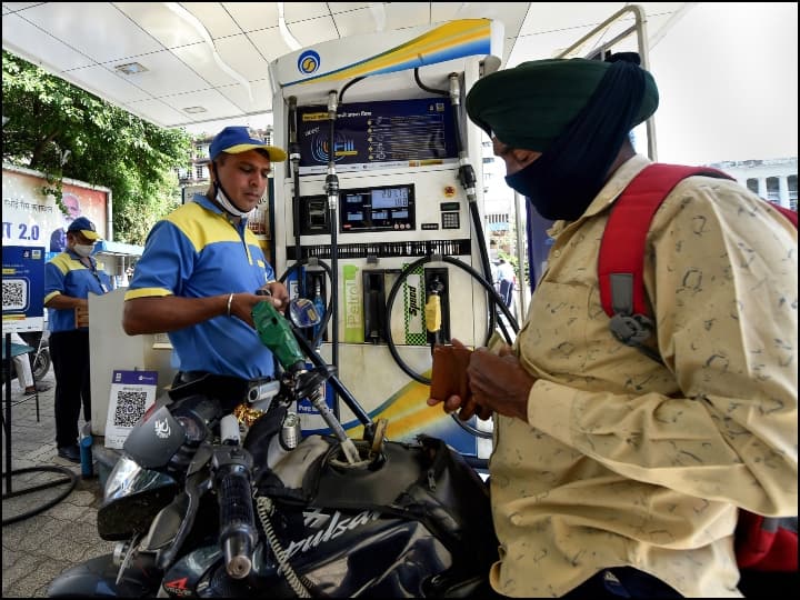 Petrol Price in Prayagraj: This is the reaction of the people of Prayagraj on the reduction in the price of petrol and diesel ANN Petrol Price in Prayagraj: पेट्रोल-डीजल के दाम घटने पर जानिए क्या है प्रयागराज की जनता का रिएक्शन? सरकार से की ये मांग