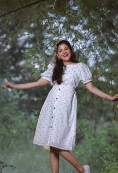 Actress sshivada | இஞ்சாதே இஞ்சாதே.! நடிகை ஷிவேதாவின் லேட்டஸ்ட் போட்டோஷூட்!!