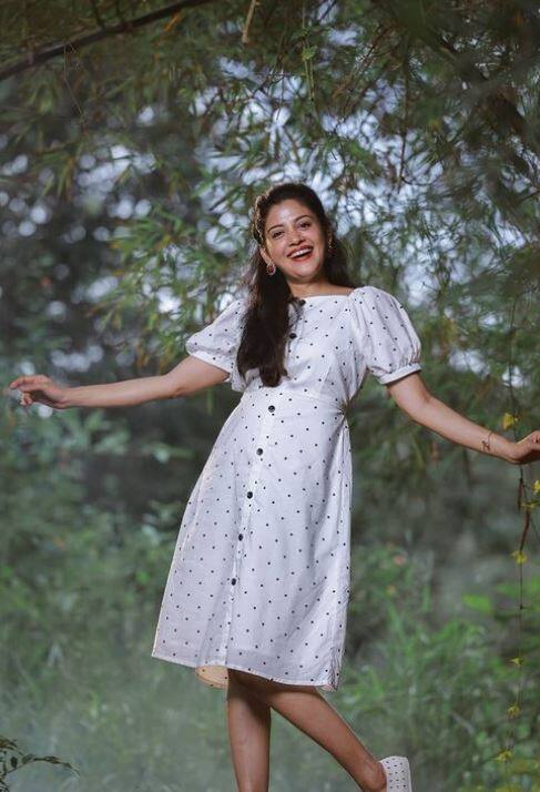 இஞ்சாதே இஞ்சாதே என் காதல் இஞ்சாதே