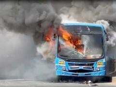 Burning PMPML Bus : पिंपरी चिंचवडमध्ये द बर्निंग बसचा थरार: आग आटोक्यात!