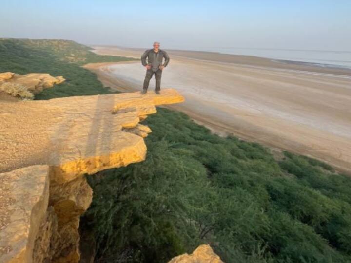 Ajith Latest Photo: அபாய பாறையில் அகாய சூரனாய் அஜித்... தலை சுற்ற வைக்கும் இடத்தில் ‛தல’ !