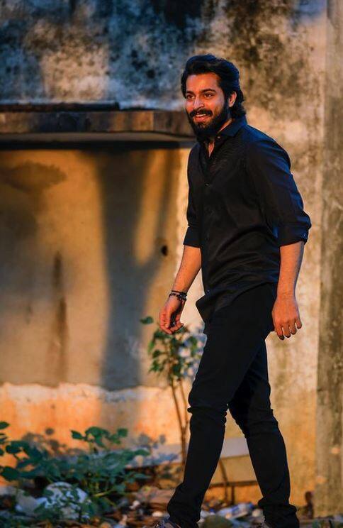 உன்னை கண்ட நொடி ஏனோ இன்னும் நகரல..