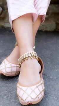 एंकलेट्स के लेटेस्ट डिजाइन देखें