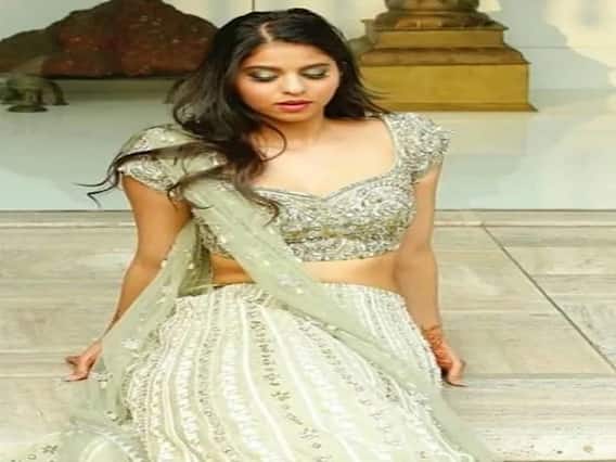 देखें Shahrukh Khan की बेटी Suhana Khan की लहंगे में खूबसूरत तस्वीरें देखें Shahrukh Khan की बेटी Suhana Khan की लहंगे में खूबसूरत तस्वीरें