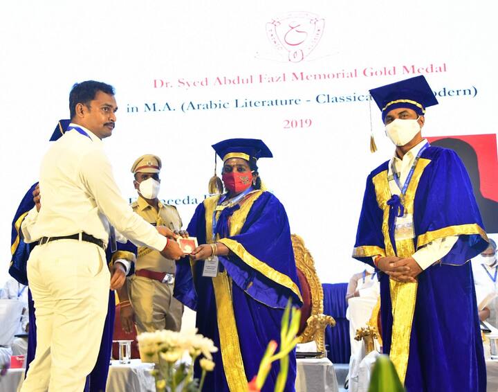 విద్యార్థులు కఠినమైన సవాళ్లను ఎదుర్కోవటానికి వెనకడుకు వేయవద్దని, సిగ్గుపడకుండా వాటిని ఎదుర్కొనేందుకు మరియు బలమైన వ్యక్తిగా మారాలని విద్యార్థులకు ఆమె సూచించారు.