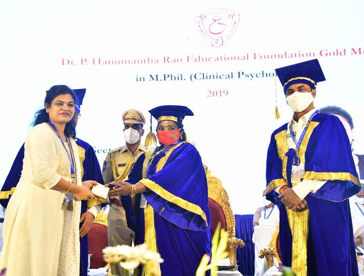 2018-2019, 2019-2020 విద్యా సంవత్సరాలకు సంబంధించి విద్యార్థులు స్వర్ణ పతకాలు, 350 మంది విద్యార్థులకు ఎంఫిల్, పీహెచ్డీ పట్టాలు ప్రదానం చేశారు.