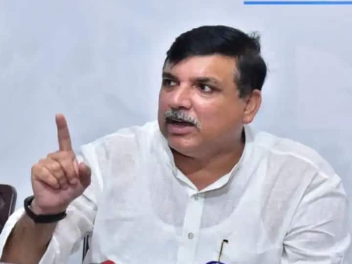 AAP MP Sanjay Singh Claims Jyotiraditya Scindia Narrowly Survived After Vistara Flight Crashed AAP सांसद संजय सिंह का दावा- विस्तारा की फ्लाइट दुर्घटनाग्रस्त होने से बाल-बाल बची, ज्योतिरादित्य सिंधिया ने कही ये बात