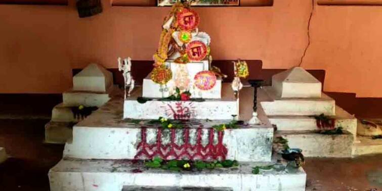 At the same time the goddess Kali and Pir Baba are worshiped at Hirbahal village of Purulia Kali Puja 2021: একইসঙ্গে ভদ্রকালী ও পীর বাবার আরাধনা, ৫০০ বছর ধরে সাম্প্রদায়িক সম্প্রীতির বার্তা বয়ে আনছে হিড়বহাল গ্রাম