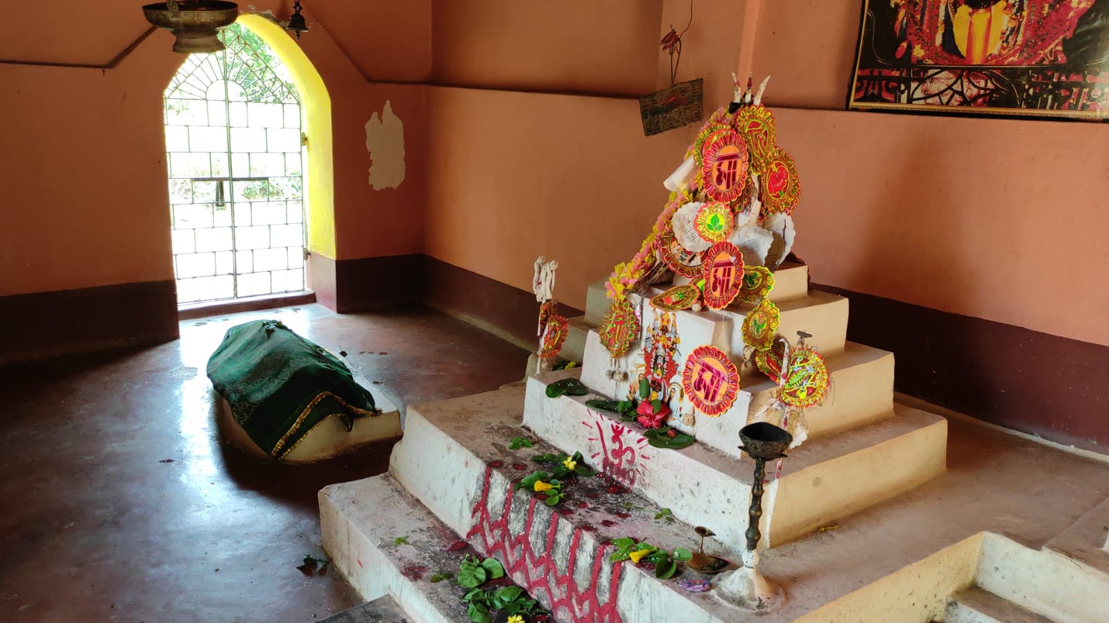 Kali Puja 2021: একইসঙ্গে ভদ্রকালী ও পীর বাবার আরাধনা, ৫০০ বছর ধরে সাম্প্রদায়িক সম্প্রীতির বার্তা বয়ে আনছে হিড়বহাল গ্রাম