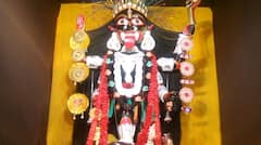 Kali Puja 2021 : বড় প্রতিমা বিসর্জনের সমস্যা থাকায় গরুর গাড়িতে গড়া হয় মোটা কালীর মূর্তি