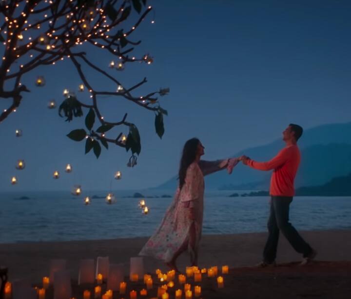 ਇਸ ਰੋਮਾਂਟਿਕ ਗੀਤ ਨੂੰ ਵੱਖ-ਵੱਖ ਥਾਵਾਂ 'ਤੇ ਫਿਲਮਾਇਆ ਗਿਆ ਹੈ। ਫਿਲਮ ਸੂਰਿਆਵੰਸ਼ੀ ਦੇ ਇਸ ਗੀਤ ਨੂੰ ਨੀਤੀ ਮੋਹਨ ਤੇ ਅਰਿਜੀਤ ਸਿੰਘ ਨੇ ਆਪਣੀ ਆਵਾਜ਼ ਦਿੱਤੀ ਹੈ। ਇਹ ਗੀਤ 27 ਅਕਤੂਬਰ ਨੂੰ ਰਿਲੀਜ਼ ਹੋਵੇਗਾ।