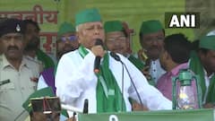 Bihar bypolls Election 2021: सिर पर टोपी, गले में गमछा डाले देसी अंदाज में चुनावी मैदान में उतरे Lalu Prasad Yadav, रैली में उमड़ी भारी भीड़, देखें तस्वीरें