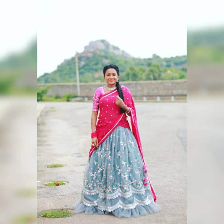 (Image credit: Instagram) ఈ క్రమంలోనే తెలుగు నటుడు రాజీవ్ కనకాలను పెళ్లి చేసుకుని తెలుగింటి కోడలుగా మారిపోయింది.