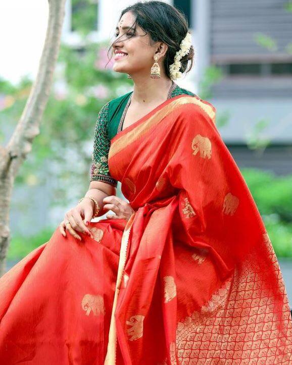 நெனைச்சாலே செவப்பாகும் மருதாணித் தோட்டம் நீ