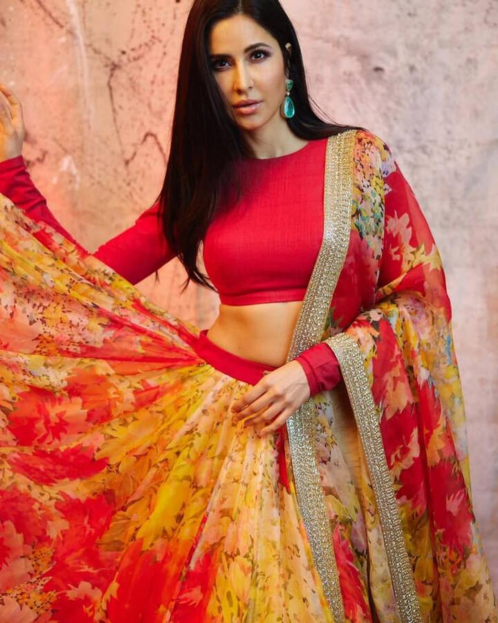 काही दिवसांपूर्वी अभिनेता  विकी कौशल (vicky kaushal) आणि अभिनेत्री  कतरिना कैफ (Katrina Kaif) हे एकमेकांना डेट करत असल्याची चर्चे सोशल मीडियावर सुरू होती.  (photo:@KatrinaKaif/FB)