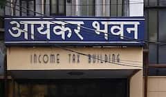 IT Raid: হলদিয়ার প্রাক্তন কাউন্সিলরের বাড়ি আয়কর হানা, শুরু রাজনৈতিক তরজা। Bangla News