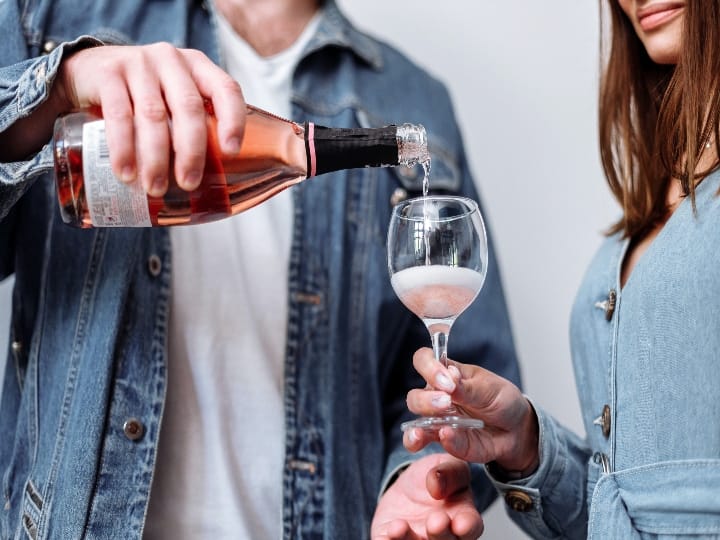 Britain People drinking harmful level of alcohol at home in Covid restrictions Covid-19: ब्रिटेन में कोरोना पाबंदियों के बीच बढ़ी शराब की खपत, जानिए वजह
