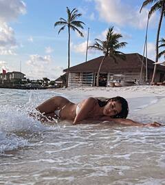 Disha Patani ने शेयर की बिकिनी फोटो, देखें तस्वीरें