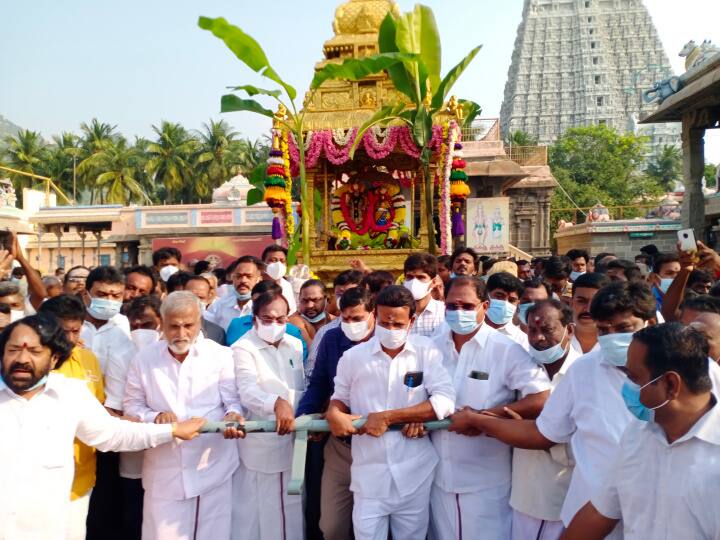 அம்மன் சிலையை சுமந்தபடி, திருவண்ணாமலையில் அமைச்சர் சேகர்பாபு சுவாமி தரிசனம்