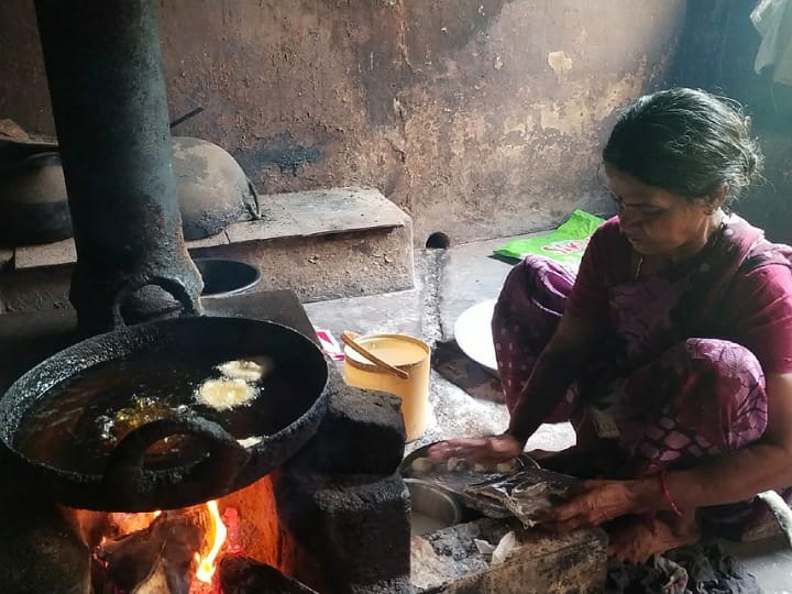 100 ஆண்டுகளுக்கும் மேலாக அதிரசம் செய்யும் கரூர் குடும்பம் - புவிசார் குறியீடு வழங்க கோரிக்கை...!