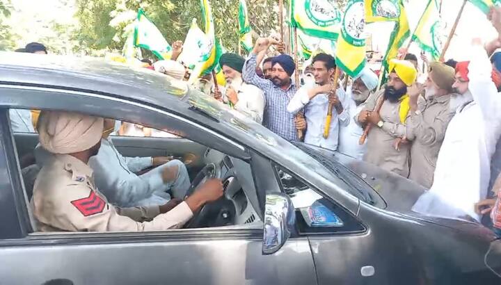 ਵਿੱਤ ਮੰਤਰੀ ਮਨਪ੍ਰੀਤ ਬਾਦਲ ਦਾ ਪ੍ਰੋਗਰਾਮ ਰੱਦ ਹੋਣ ਮਗਰੋਂ ਸ਼ਹਿਰੀ ਪ੍ਰਧਾਨ ਦਾ ਘਿਰਾਉ ਕੀਤਾ ਗਿਆ। ਸ਼ਹਿਰੀ ਪ੍ਰਧਾਨ ਵੱਲੋਂ ਥਾਣੇ ਵਿੱਚ ਵੜ ਆਪਣਾ ਖਹਿੜਾ ਛੁਡਾਇਆ ਗਿਆ।