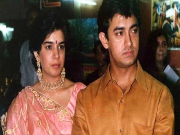 बॉलीवुड के मशहूर अभिनेता आमिर खान रीना के पड़ोसी हुआ करते थे. हालांकि आमिर खान मुस्लिम और रीना हिंदू थीं. इस कारण शादी में दिक्कते आ रही थी. दोनों की उम्र भी कम थी तो इन्होंने बालिग होने का इंतजार किया. फिर जब आमिर खान 21 साल के और रीना 19 साल की हुईं तो दोनों ने घर से भारकर शादी कर ली. हालांकि साल 2002 में दोनों का तलाक हो गया था.