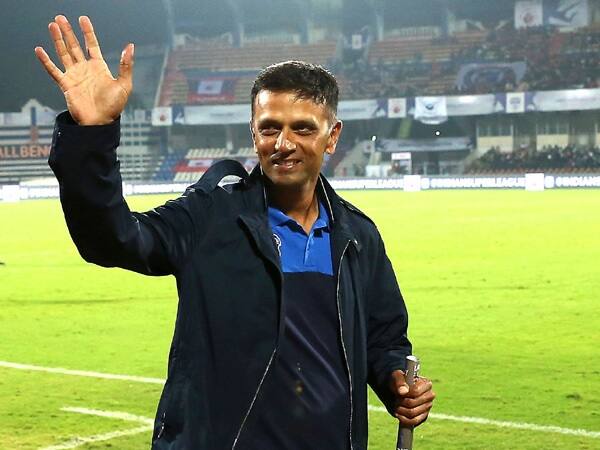 ১৯৯৬ সালে আন্তর্জাতিক ক্রিকেটে অভিষেক হয় দ্রাবিড়ের। ক্রিকেট থেকে অবসর নেন তিনি ২০১২ সালে।