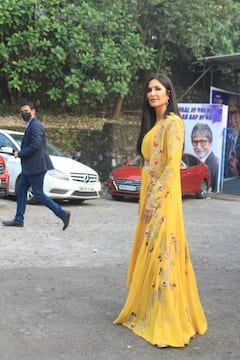 Vicky Kaushal संग शादी की खबरों के बाद पहली बार स्पॉट हुईं Katrina Kaif, खूबसूरत पीले लिबास में लगीं और भी हसीन