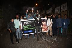 Aryan Khan को मिली ज़मानत तो Shah Rukh Khan के घर मन्नत के बाहर फैन्स ने जमकर मनाया जश्न, Abram Khan ने यूं जाहिर की खुशी