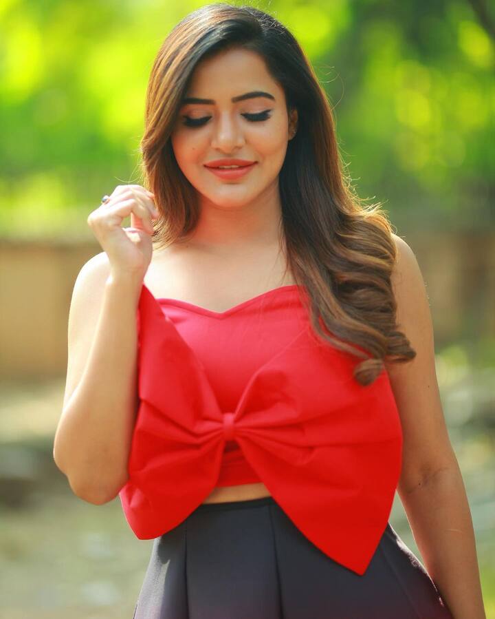 (Image credit: Instagram) అందుకే తరచూ ఫోటోషూట్ లతో హల్ చల్ చేస్తోంది.