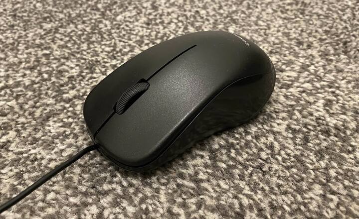 ਮਾਊਸ ਦੀ ਖੋਜ ਕਦੋਂ ਹੋਈ: ਮਾਊਸ ਦੀ ਖੋਜ 1960 ਦੇ ਦਹਾਕੇ ਵਿੱਚ ਡਗਲਸ ਕਾਰਲ ਐਂਗਲਬਰਟ ਵੱਲੋਂ ਕੀਤੀ ਗਈ ਸੀ। ਜਦੋਂ ਮਾਊਸ ਦੀ ਕਾਢ ਕੱਢੀ ਗਈ ਸੀ, ਉਸ ਸਮੇਂ ਇਸ ਦਾ ਨਾਂ 'ਪੁਆਇੰਟਰ ਡਿਵਾਈਸ' ਰੱਖਿਆ ਗਿਆ ਸੀ। ਸਭ ਤੋਂ ਹੈਰਾਨੀ ਵਾਲੀ ਗੱਲ ਇਹ ਹੈ ਕਿ ਡਗਲਸ ਕਾਰਲ ਐਂਗਲਬਰਟ ਨੇ ਲੱਕੜ ਤੋਂ ਦੁਨੀਆ ਦਾ ਪਹਿਲਾ ਮਾਊਸ ਬਣਾਇਆ ਸੀ। ਨਾਲ ਹੀ ਇਸ ਵਿੱਚ 2 ਮੈਟਲ ਵ੍ਹੀਲ ਸਨ।