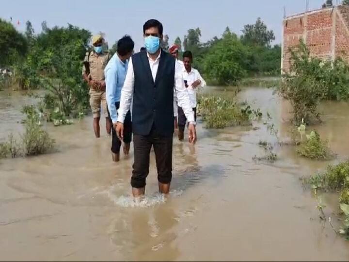 Flood Like situation in kannauj uttar pradesh ann   Flood in UP: कन्नौज में बाढ़ जैसे हालात, हजारों बीघा फसल हुई तबाह, आबादी क्षेत्र में घुसा पानी 