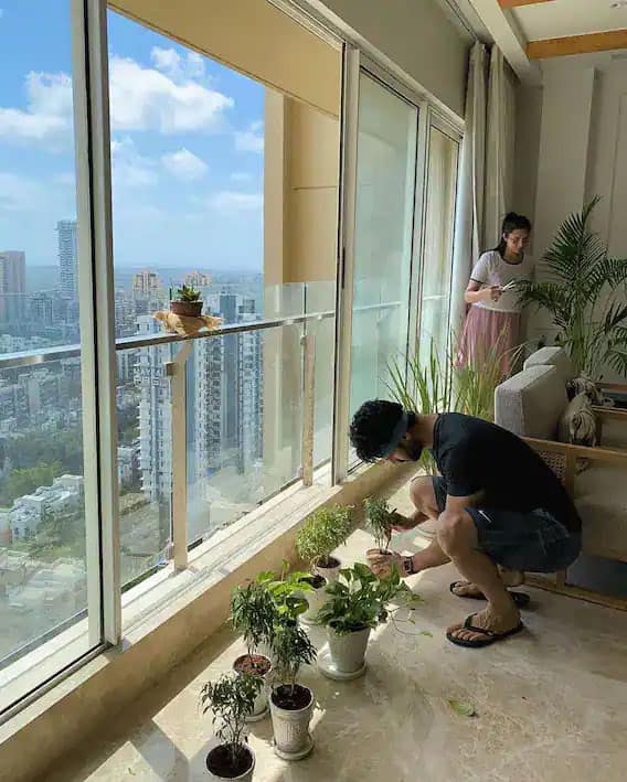 इसी की बलबूते दिव्यांका ने खूबसूरत आशियाना मुंबई में बनाया है. जिसकी कीमत भी करोडों में हैं. इस घर को उन्होंने बेहद ही खूबसूरती से सजाया है. (फोटो – सोशल मीडिया)