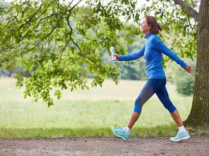 Walking for weight loss: 8 tips to burn fat Walking for weight loss: இன்று வாக்கிங் போயாச்சா, அது மட்டும் போதுமா? இனி  இதையும் ஃபாலோ பண்ணுங்க.!