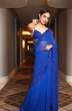 முகிலில்லாத வானின் வண்ணம்... நீலப் புடவையில் ரிது வர்மாவின் ரீசண்ட் க்ளிக்ஸ்!