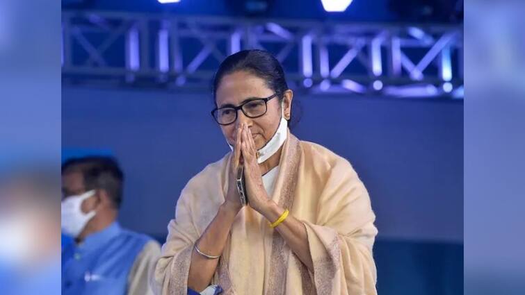 Mamata Banerjee received an invitation from Sharjah International Book Fair to present their Mamata Banerjee: ফের বিদেশ থেকে ডাক পেলেন মমতা, শারজা আন্তর্জাতিক বইমেলায় আমন্ত্রণ মুখ্যমন্ত্রীকে