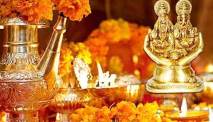 astrology marathi news Dhanteras 2022 Dont make these mistakes on day Dhanteras 2022: धनत्रयोदशीच्या दिवशी 'या' चुका करू नका, नाहीतर वर्षभर आर्थिक चणचण भासेल