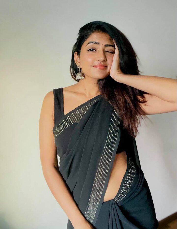 விலை உயிரென்றாலும் தருவேன் இந்த அழகைக் கண்டுஅழகைக் கண்டு வியந்து போகிறேன்